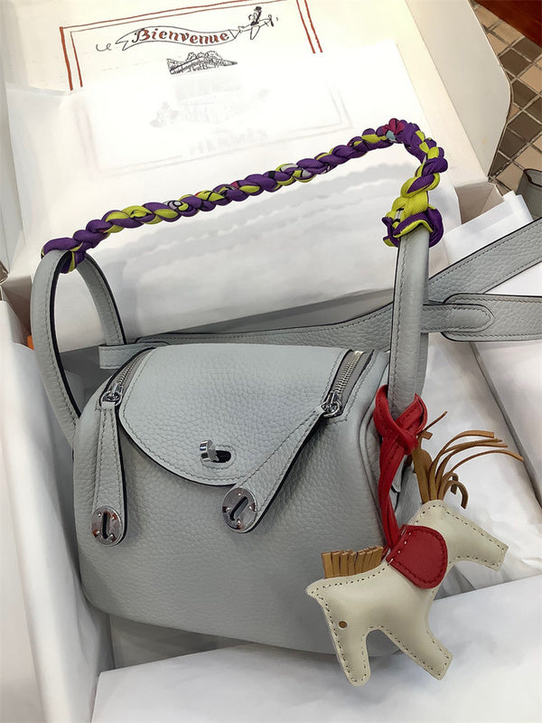  Refined everyday bag front view 19