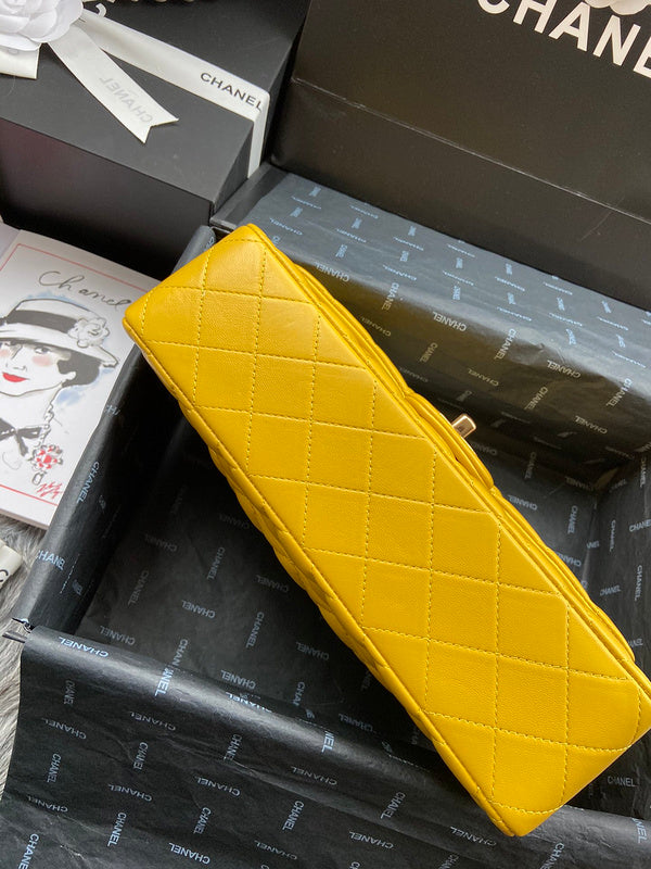 Zivas Charm Modern Minimalist Look Designer Handbag (Polished Everyday Piece) – Lifestyle Shot