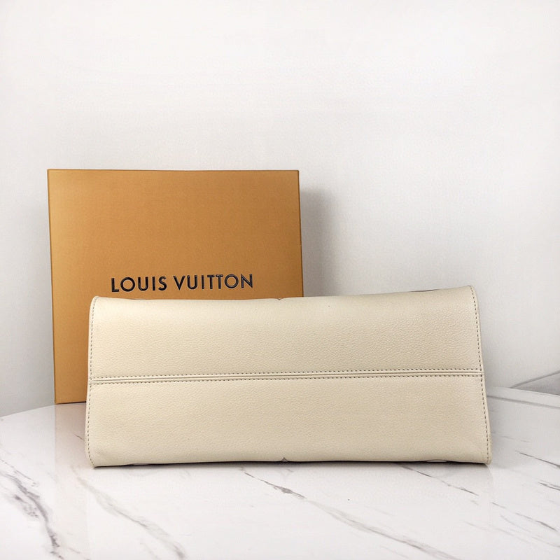 Styled lifestyle shot of classic polished women's handbag – women's everyday handbag