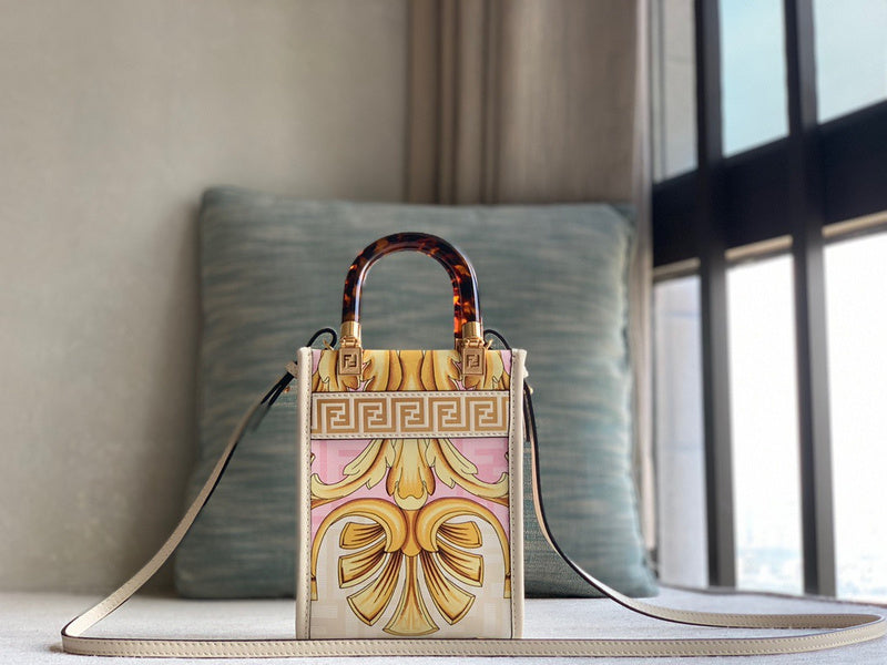 Ziva's Charm handbag – close-up view (18cm*13cm*6.5cm)