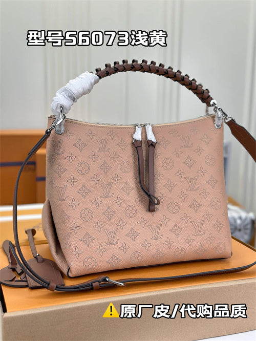  shoulder bag interior and compartment view