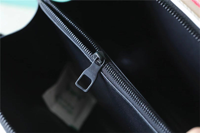  Minimalist crossbody bag carried on shoulder 10