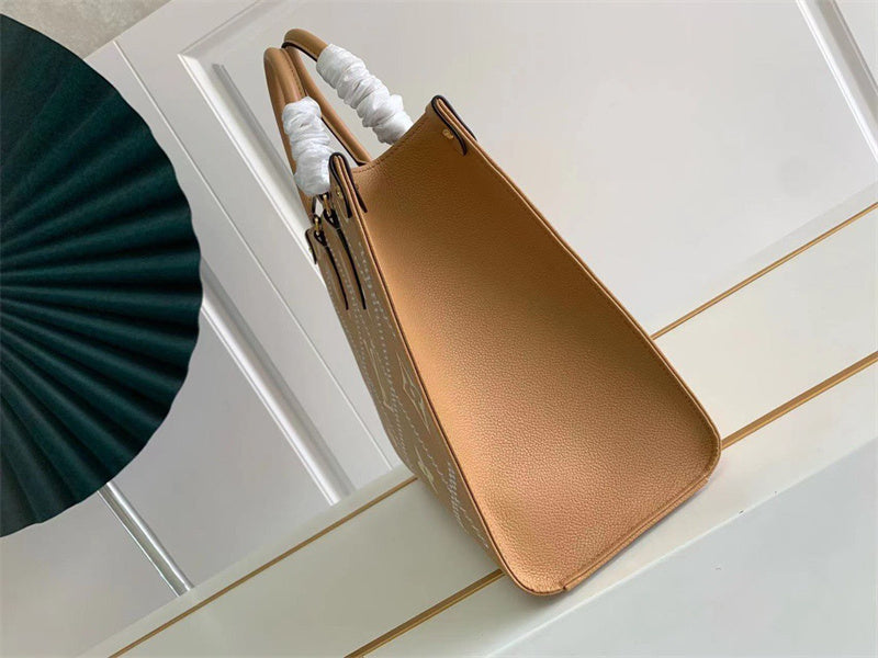  Sophisticated everyday bag carried on shoulder