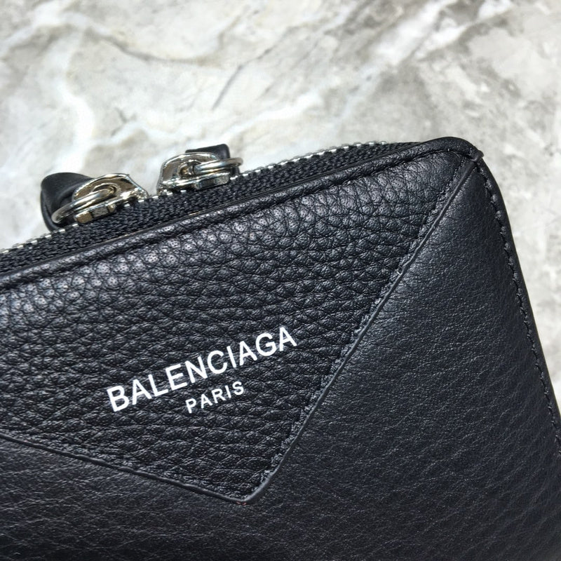 Sleek Faux Leather Handbag - Statement Silhouette | Women's Everyday Carry Handbag #998 - hardware and detail close-up (image 5) of designer-inspired handbag