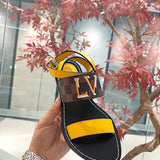 Three-quarter angle view of Louis Vuitton luxury piece style No.065