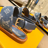 Three-quarter angle view of Louis Vuitton luxury piece style No.077