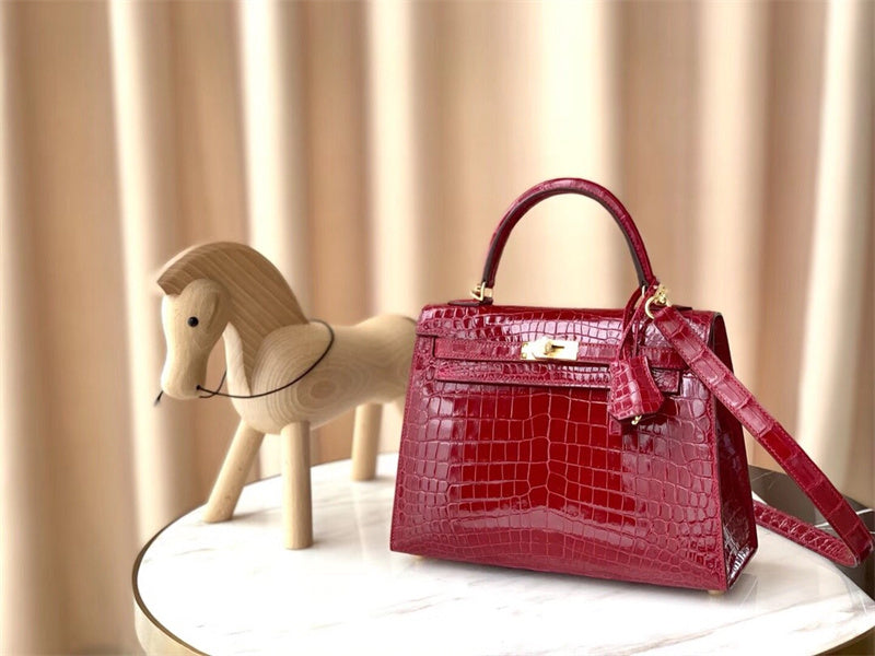  Structured shopper bag carried on shoulder 22