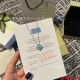 Full view of Van Cleef & Arpels unisex jewelry piece