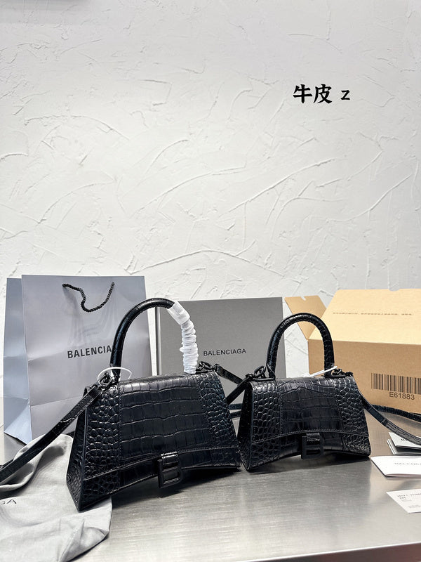 Ziva's Charm handbag – product shot (one versatile size)