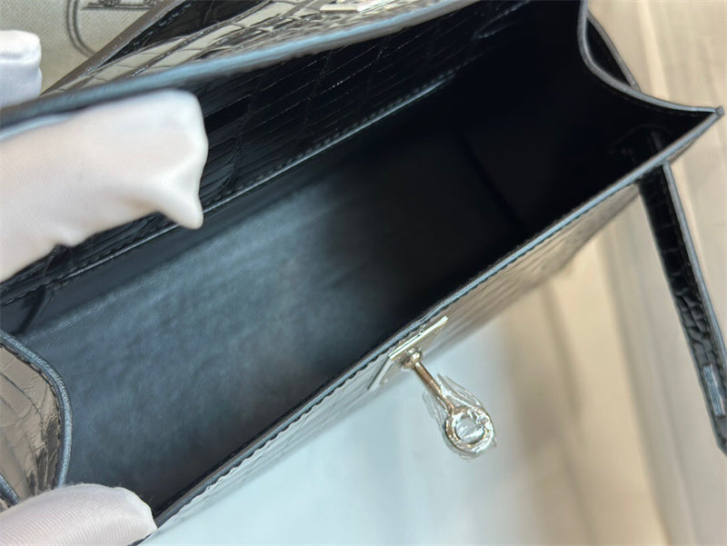  carryall bag close-up of hardware and finish 11