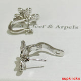 Front view of Van Cleef & Arpels unisex jewelry piece