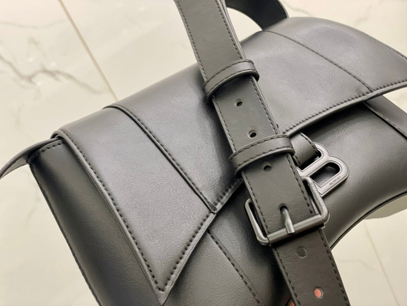 Ziva's Charm handbag – close-up view (one versatile size)