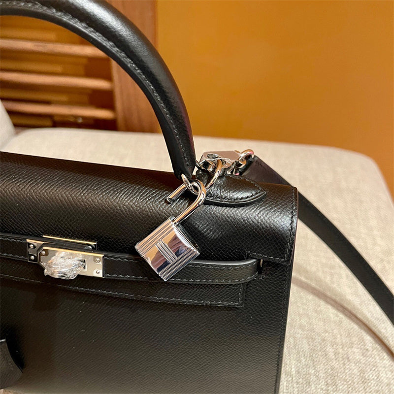  tote bag interior and compartment view