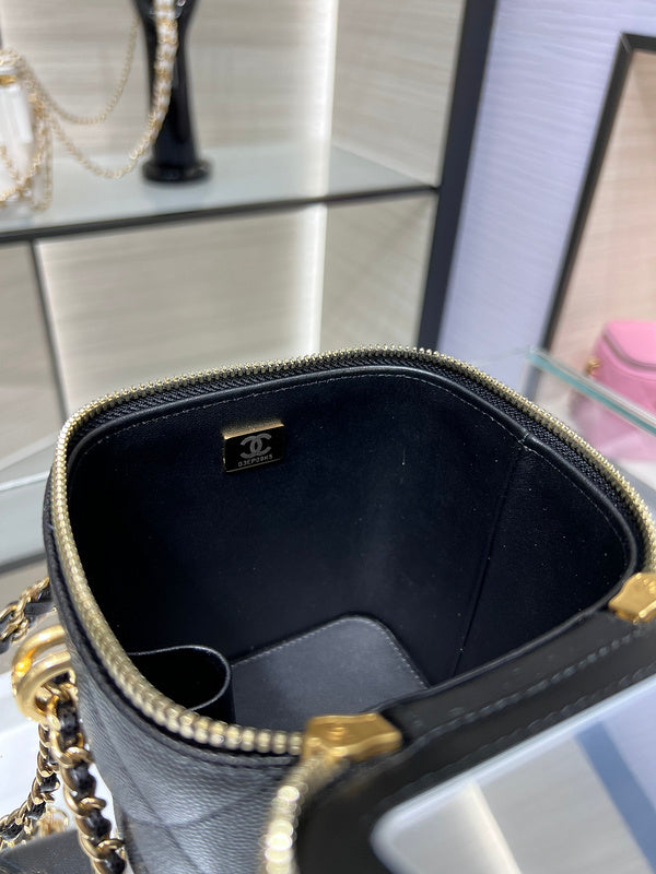 Zivas Charm Refined Everyday Style Designer Handbag (Everyday Luxury Essential) – Detail View