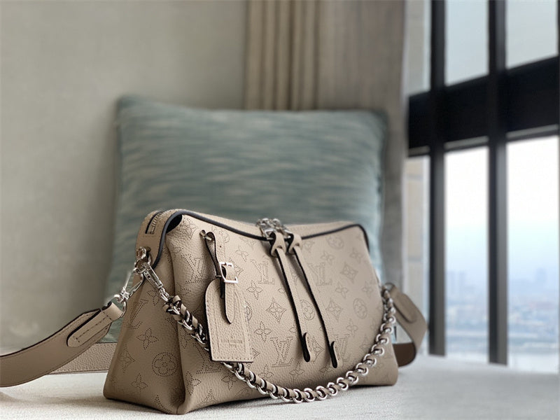  structured bag interior and compartment view