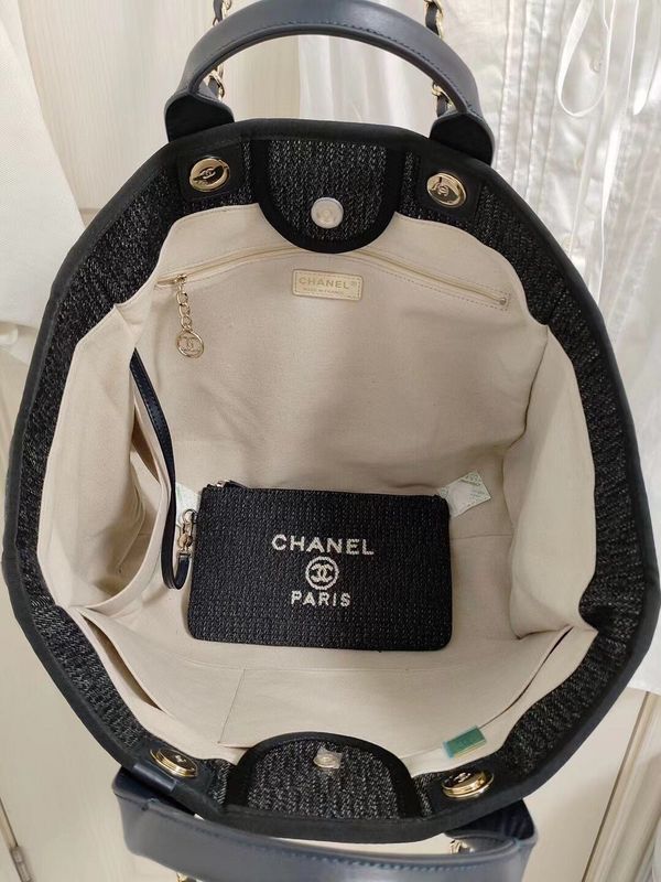  spacious purse view 6