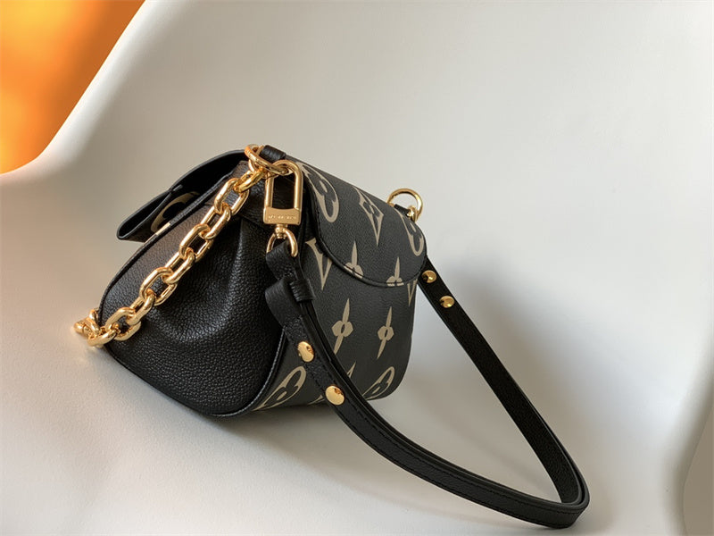  Everyday structured bag carried on shoulder 16