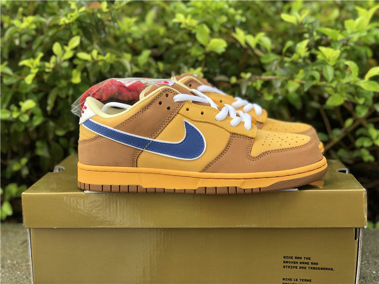 Nike Men's & Women's Iconic Street Trainers — Style 191 hardware detail