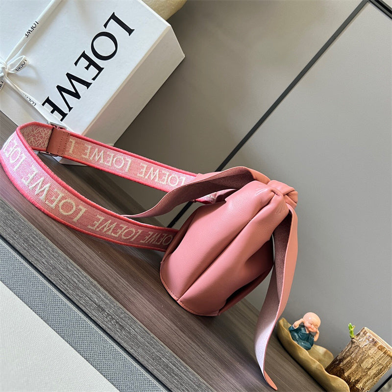 Ziva's Charm handbag – detail view (18cm*16.5cm*9cm)