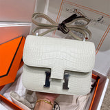  satchel close-up of hardware and finish 17