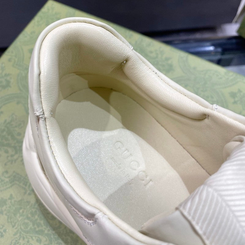 Gucci two-tone luxury sneakers view 7 breathable knit upper