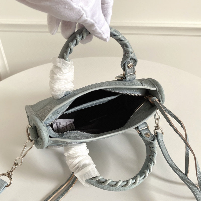 Zivas Charm Modern Minimalist Look Statement Handbag (Everyday Luxury Essential) – Detail View