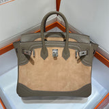  Sophisticated tote bag carried on shoulder