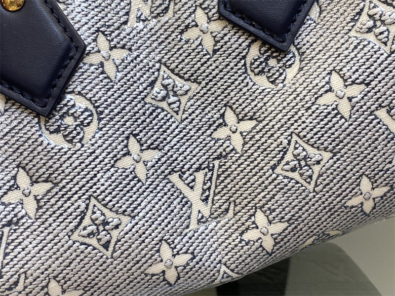  Smart shoulder bag front view 7