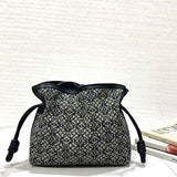 Ziva's Charm handbag – carry view (23.5cm*18cm*9cm)