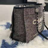 Zivas Charm Understated Luxury Luxury Handbag (Versatile Style Statement) – Close-Up Detail