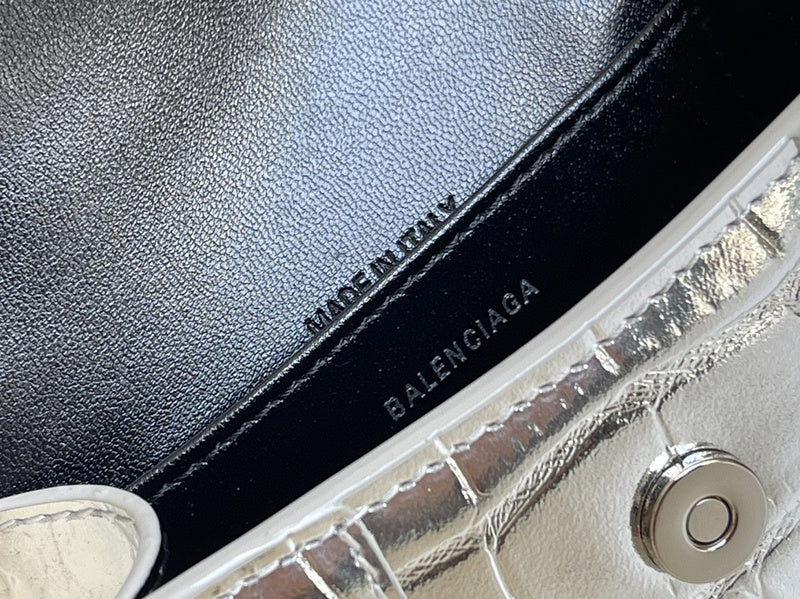 Zivas Charm Effortless Elegance Statement Handbag (Considered Detail & Form) – Detail View