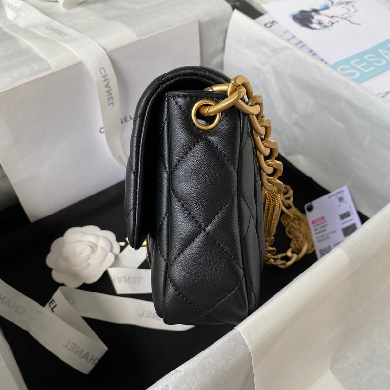 Ziva's Charm handbag – product shot (one versatile size)