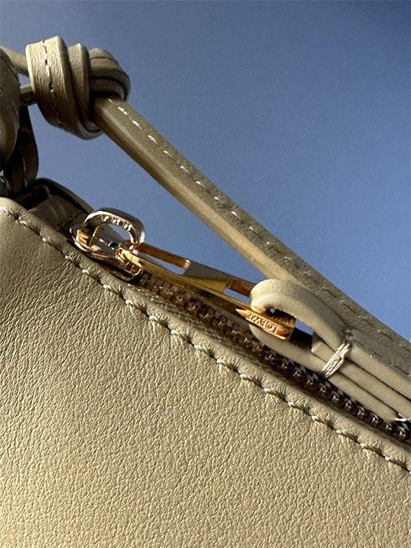 Ziva's Charm handbag – detail view (28cm*17cm*9.5cm)
