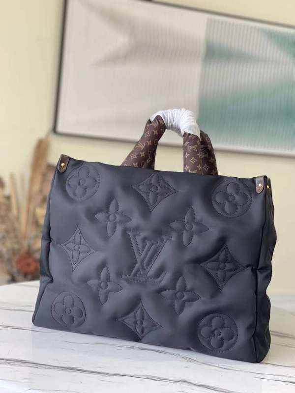 Interior view of modern classic women's handbag – women's everyday handbag