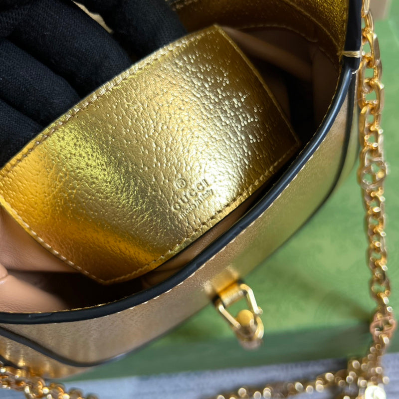 Handle and strap detail of everyday-luxe elevated women's handbag – women's luxury accessory
