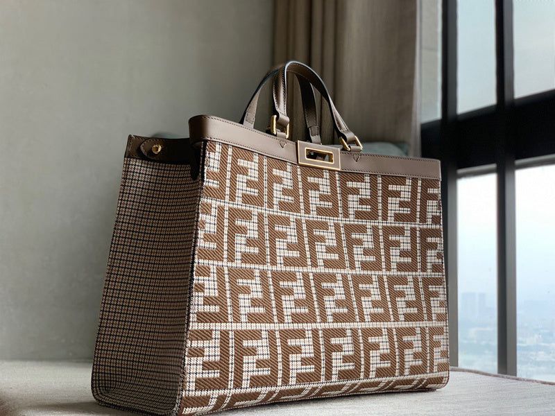 Ziva's Charm handbag – interior view (41cm*16cm*29.5cm)