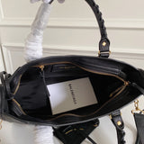 Zivas Charm Contemporary Flair Statement Handbag (Premium Everyday Carry) – Close-Up Detail