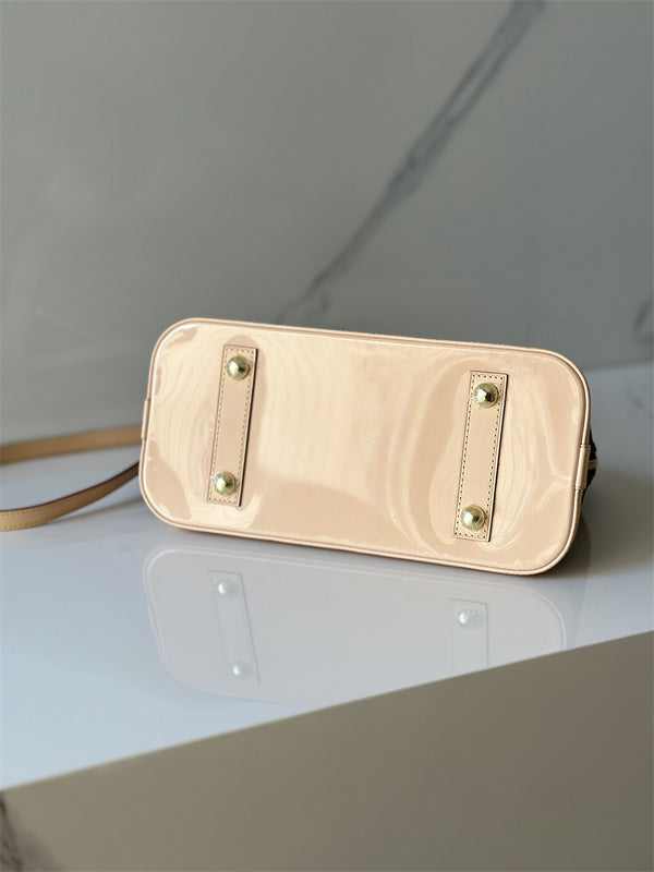  shopper bag interior and compartment view 9