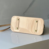  shopper bag interior and compartment view 9