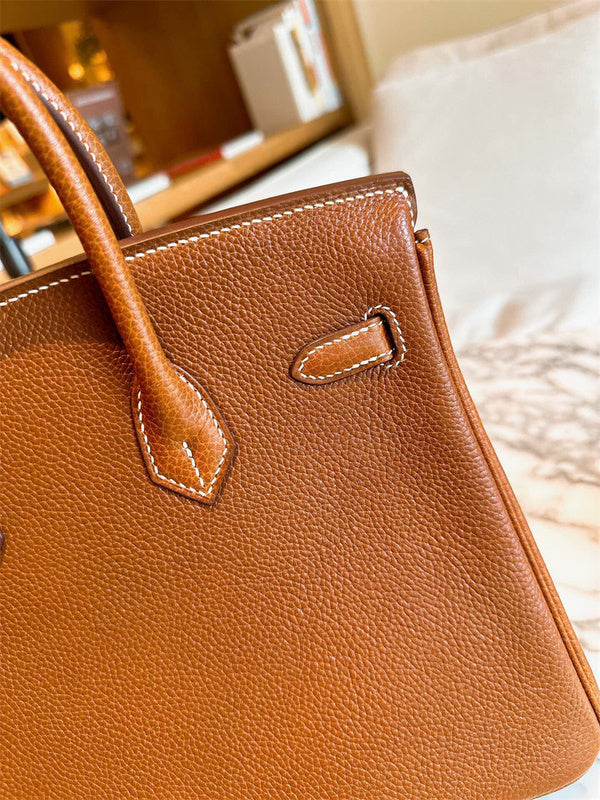  Statement shopper bag carried on shoulder 10