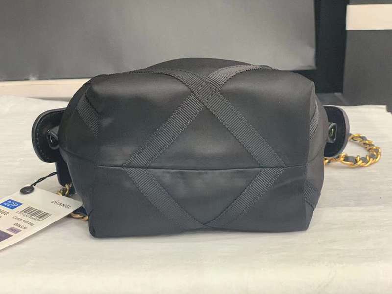 Zivas Charm Everyday Sophistication Luxury Handbag (Signature Shape & Finish) – Interior View