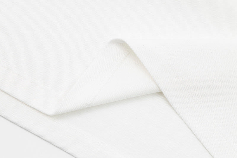 Side profile of Polo cotton polo shirt with logo-detail design