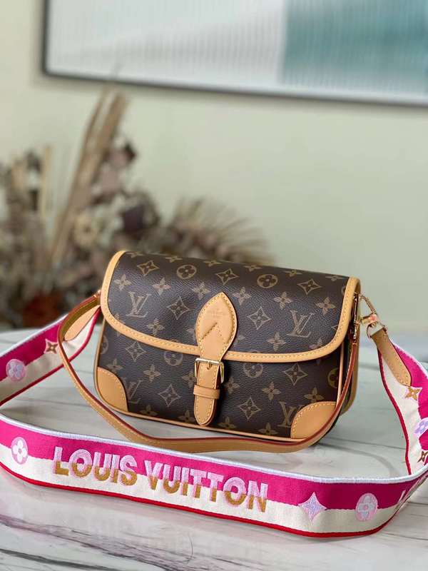 Side profile of structured refined women's handbag – women's luxury handbag