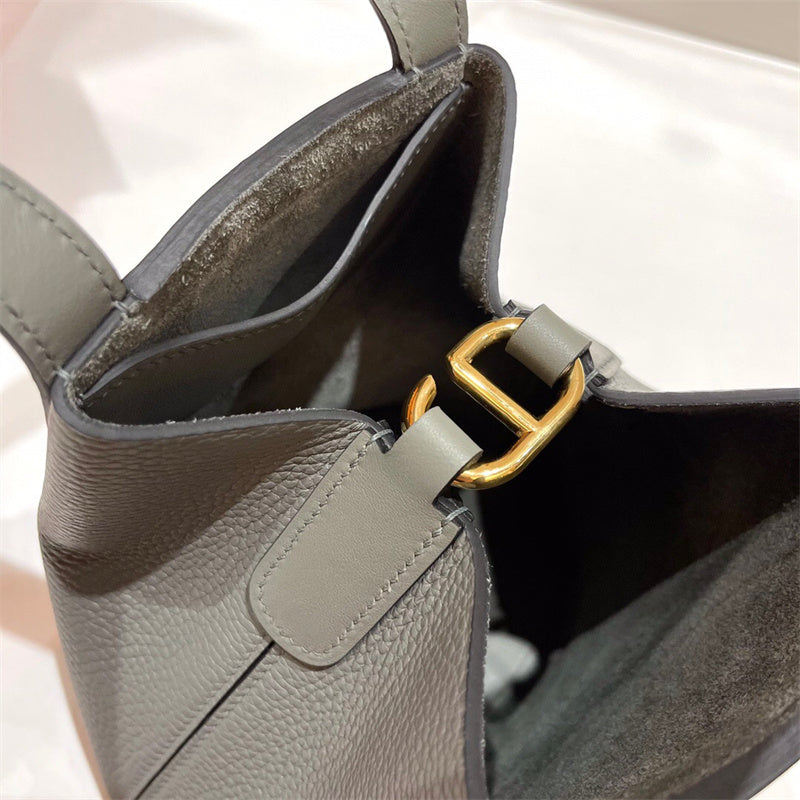  Clean-Lined crossbody bag carried on shoulder