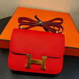  Sleek carryall bag front view