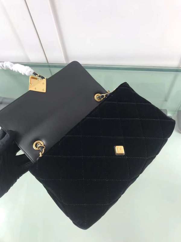 Zivas Charm Understated Luxury Fashion Handbag (Designer-Inspired Craftsmanship) – Full Silhouette