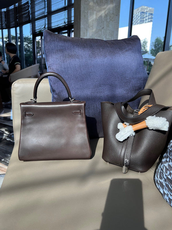 Close-up detail of everyday-ready bag design