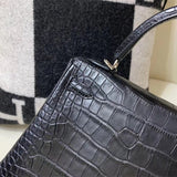 Streamlined bag women's premium everyday handbag