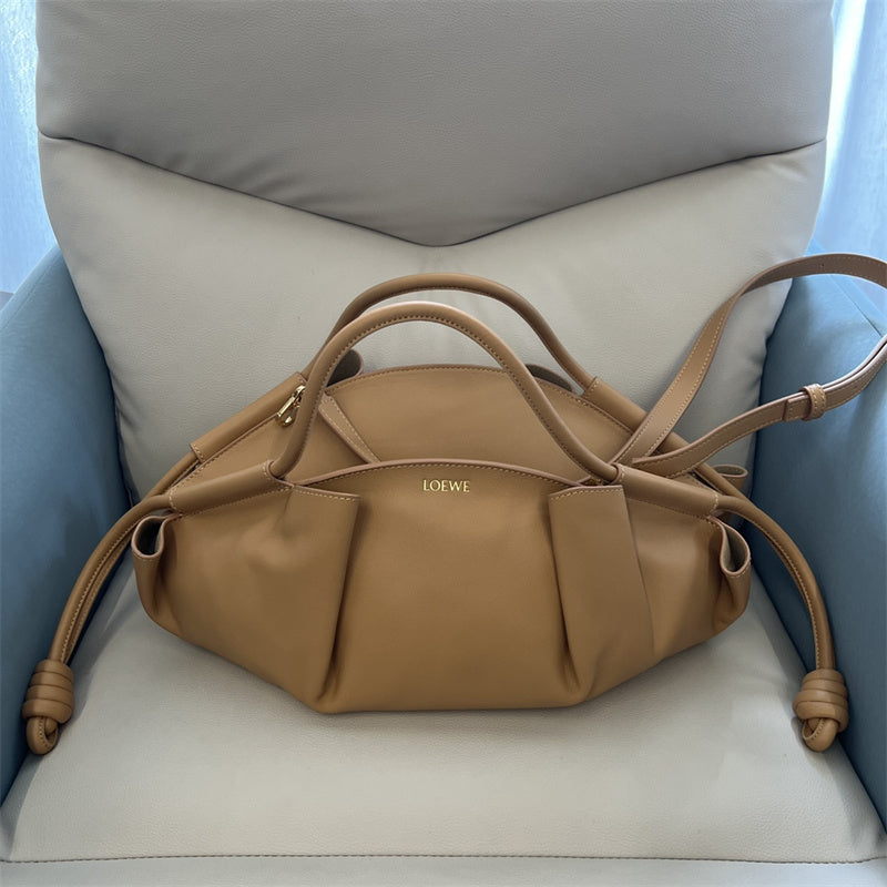 Ziva's Charm handbag – detail view (35cm*11.5cm*21cm)
