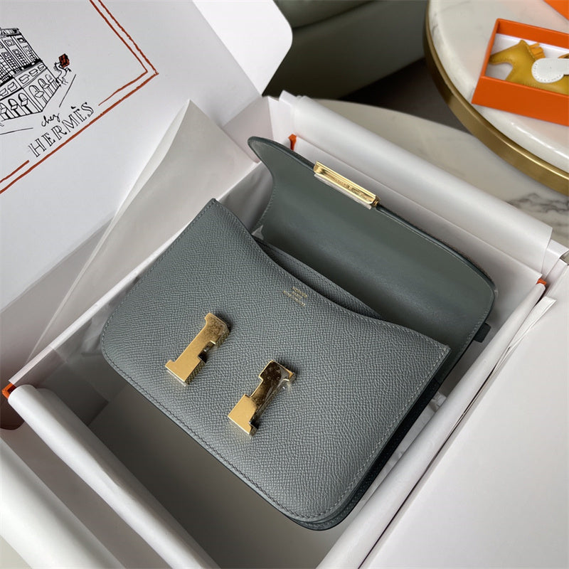  satchel close-up of hardware and finish